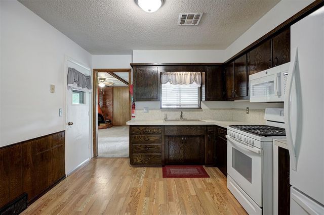 9713 Sonata Court, Midwest City, OK 73130