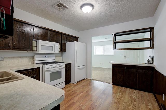 9713 Sonata Court, Midwest City, OK 73130