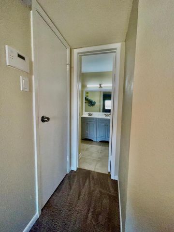 3055 Walnut Bend Lane 36, Houston, TX 77042