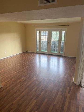 3055 Walnut Bend Lane 36, Houston, TX 77042