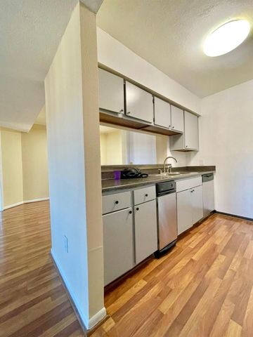 3055 Walnut Bend Lane 36, Houston, TX 77042