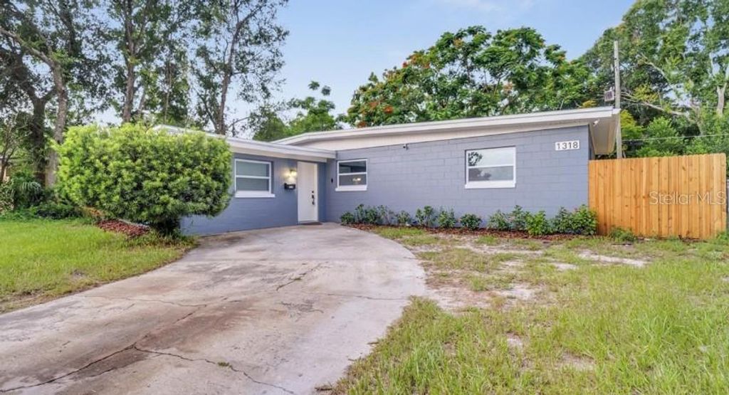 Image 2 of property listing at 1318 TERRE CIA AVENUE, Orlando, FL 32807