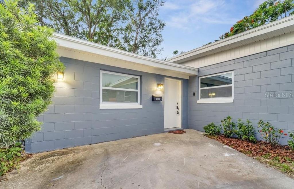 Image 3 of property listing at 1318 TERRE CIA AVENUE, Orlando, FL 32807