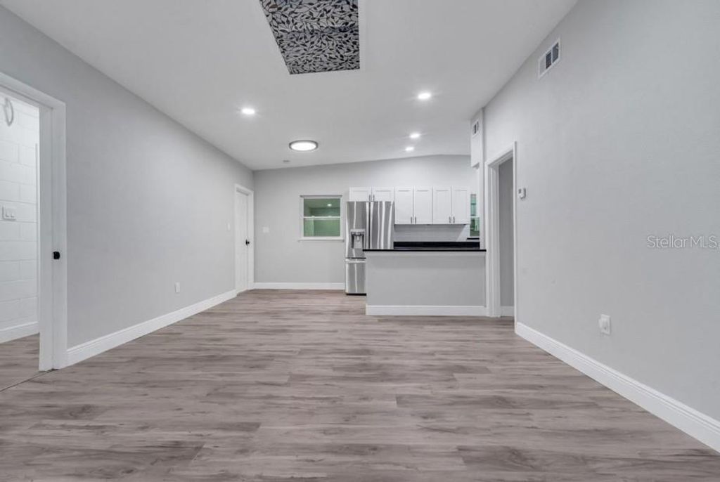 Image 5 of property listing at 1318 TERRE CIA AVENUE, Orlando, FL 32807