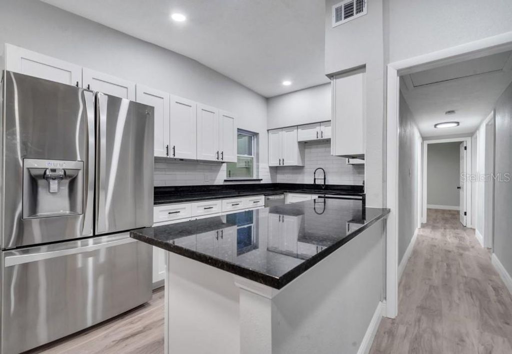 Image 7 of property listing at 1318 TERRE CIA AVENUE, Orlando, FL 32807