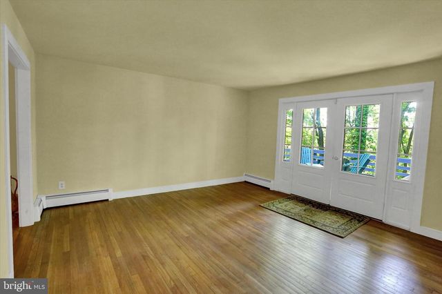 1242 JAINE LN, Chester Springs, PA 19425