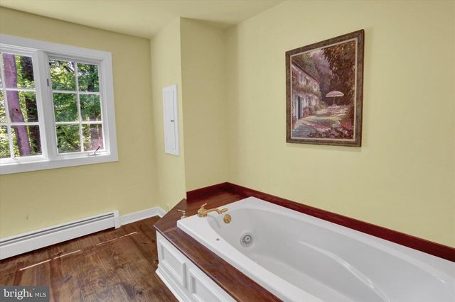 1242 JAINE LN, Chester Springs, PA 19425