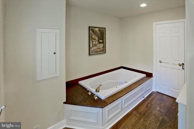 1242 JAINE LN, Chester Springs, PA 19425