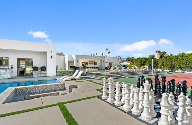 2150 N Farrell Drive, Palm Springs, CA 92262