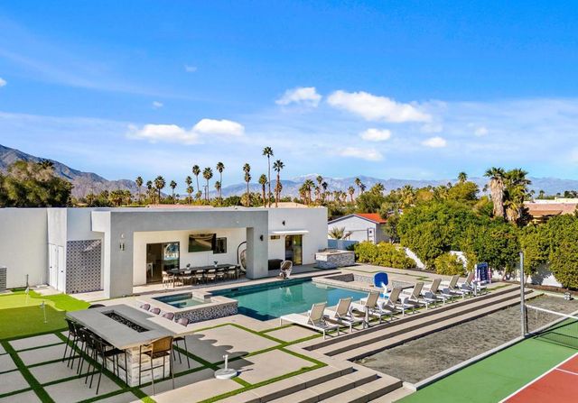 2150 N Farrell Drive, Palm Springs, CA 92262