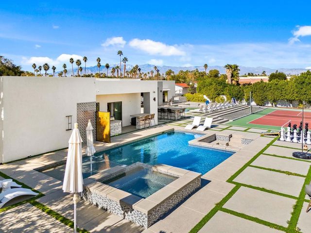 2150 N Farrell Drive, Palm Springs, CA 92262