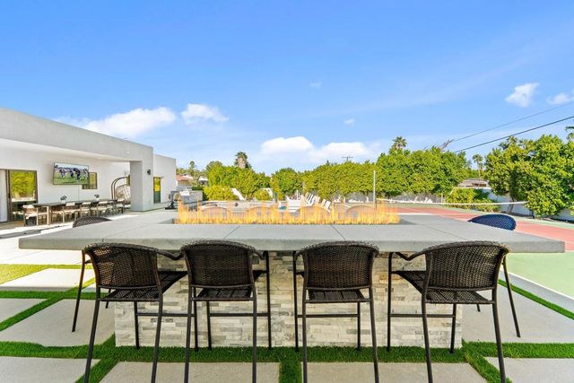 2150 N Farrell Drive, Palm Springs, CA 92262