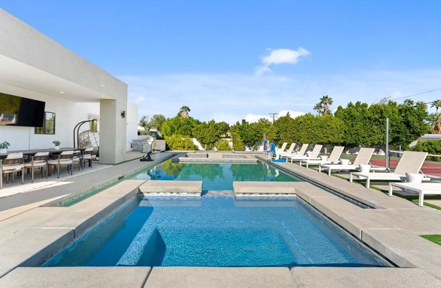 2150 N Farrell Drive, Palm Springs, CA 92262