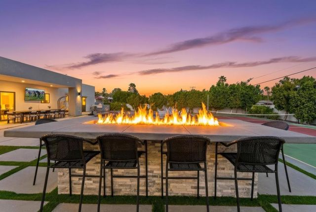 2150 N Farrell Drive, Palm Springs, CA 92262