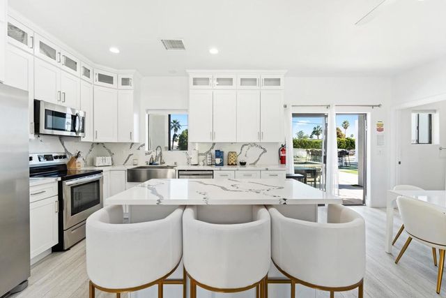 2150 N Farrell Drive, Palm Springs, CA 92262