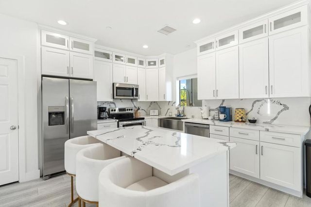 2150 N Farrell Drive, Palm Springs, CA 92262