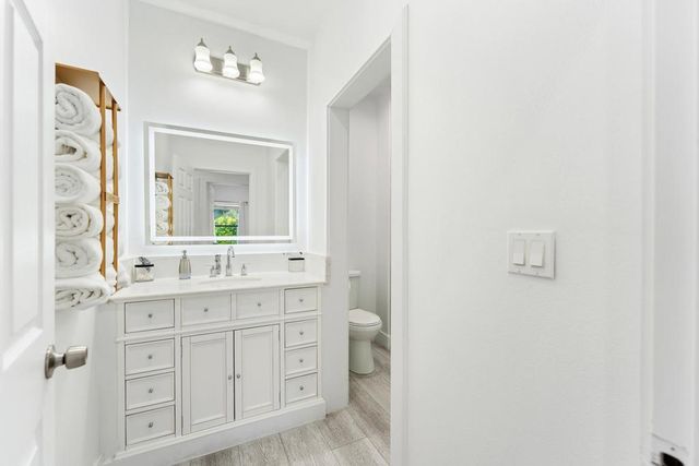 2150 N Farrell Drive, Palm Springs, CA 92262