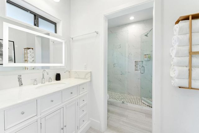 2150 N Farrell Drive, Palm Springs, CA 92262