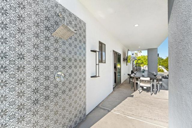 2150 N Farrell Drive, Palm Springs, CA 92262