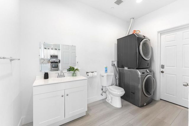 2150 N Farrell Drive, Palm Springs, CA 92262