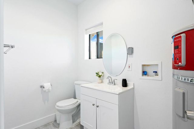 2150 N Farrell Drive, Palm Springs, CA 92262