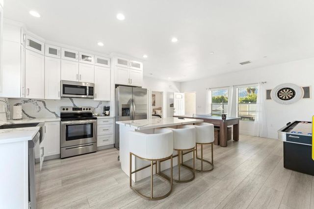 2150 N Farrell Drive, Palm Springs, CA 92262