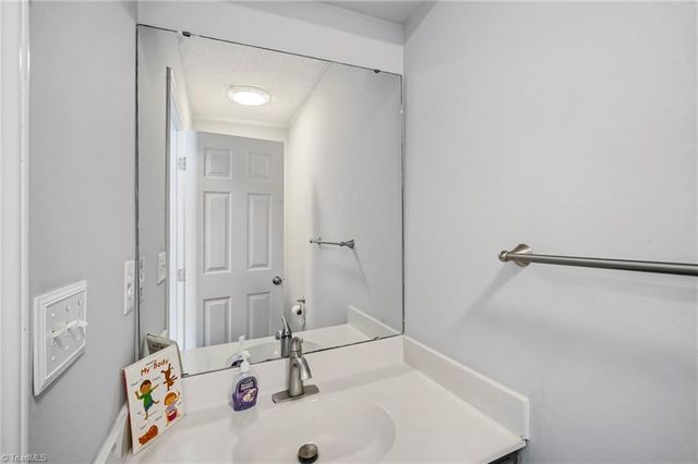 2829 Shadowbrook Lane, Winston-salem, NC 27103