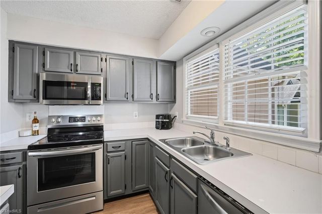2829 Shadowbrook Lane, Winston-salem, NC 27103