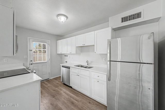 3731 W GLENN Drive, Phoenix, AZ 85051