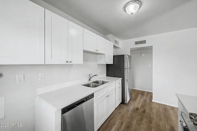 3731 W GLENN Drive, Phoenix, AZ 85051