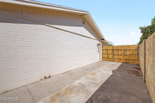3731 W GLENN Drive, Phoenix, AZ 85051