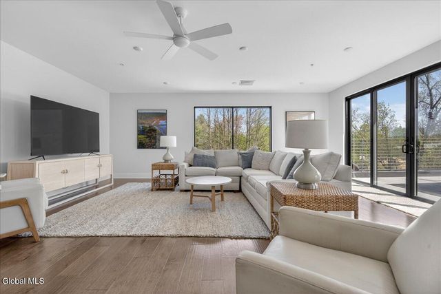 116 West UNIT 401, Saratoga Springs, NY 12866
