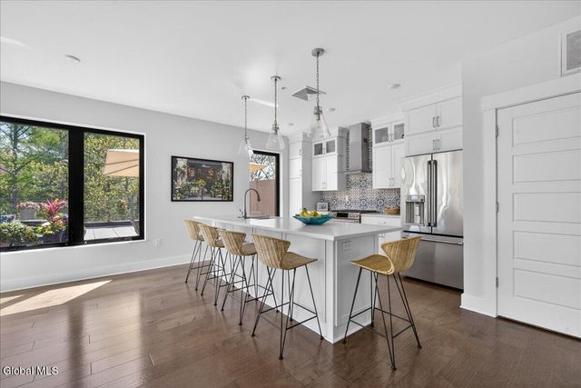 116 West UNIT 401, Saratoga Springs, NY 12866