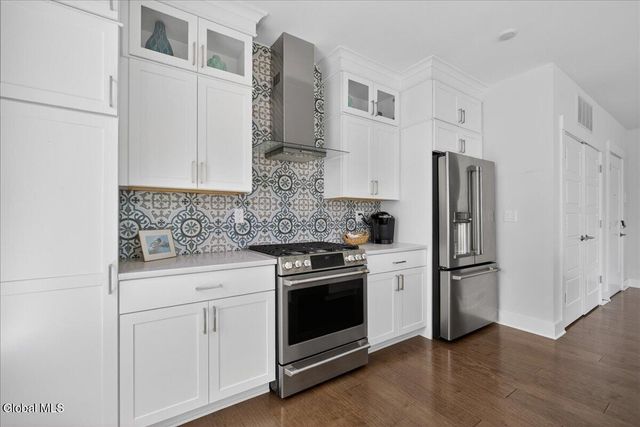 116 West UNIT 401, Saratoga Springs, NY 12866