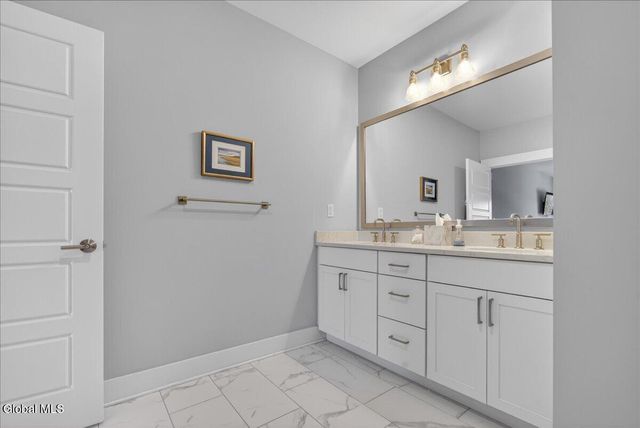 116 West UNIT 401, Saratoga Springs, NY 12866