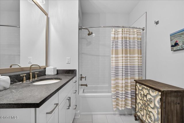 116 West UNIT 401, Saratoga Springs, NY 12866