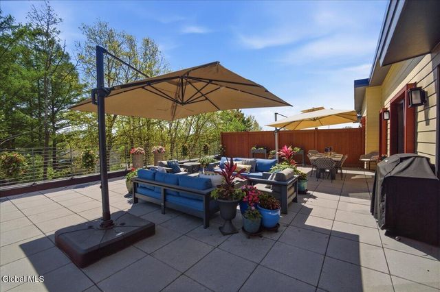 116 West UNIT 401, Saratoga Springs, NY 12866