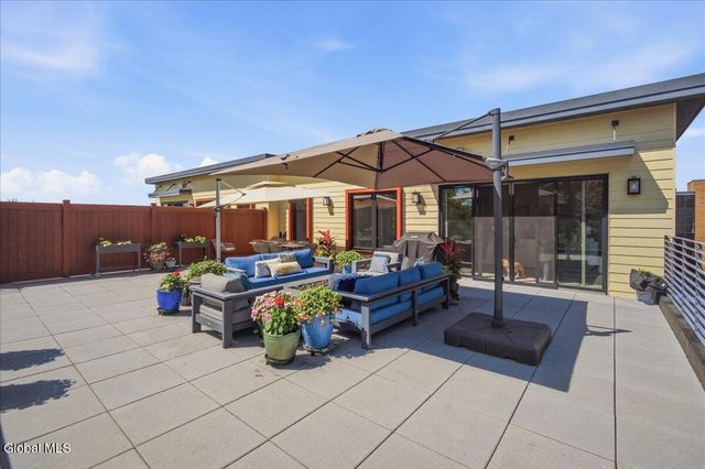116 West UNIT 401, Saratoga Springs, NY 12866
