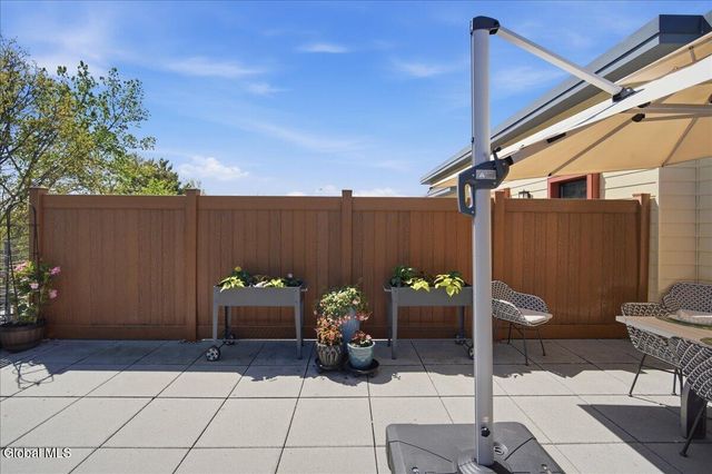 116 West UNIT 401, Saratoga Springs, NY 12866