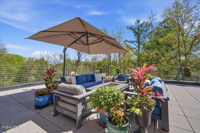 116 West UNIT 401, Saratoga Springs, NY 12866