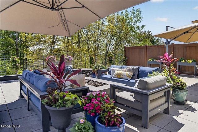 116 West UNIT 401, Saratoga Springs, NY 12866