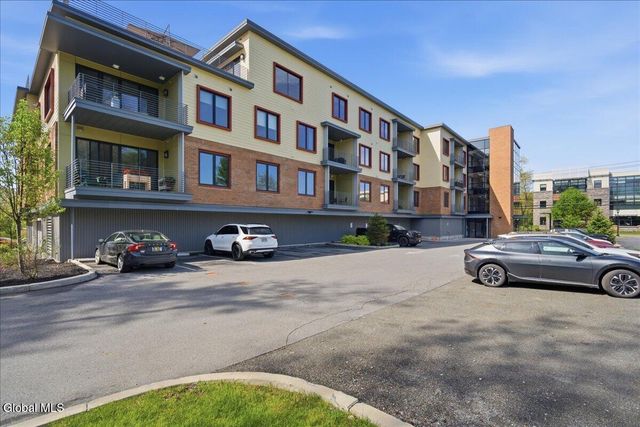 116 West UNIT 401, Saratoga Springs, NY 12866