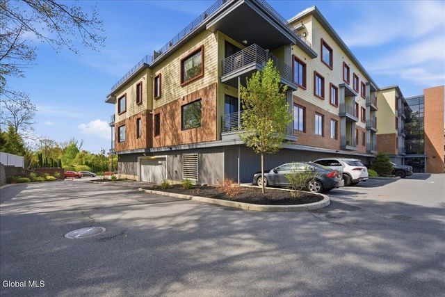 116 West UNIT 401, Saratoga Springs, NY 12866