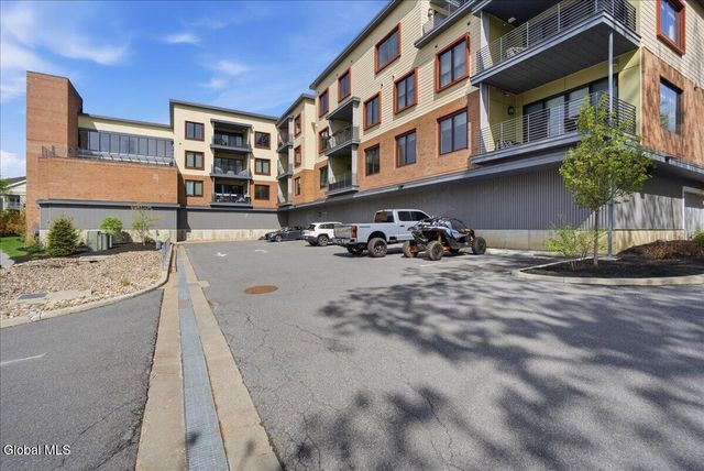 116 West UNIT 401, Saratoga Springs, NY 12866