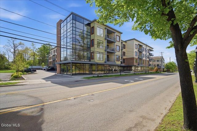 116 West UNIT 401, Saratoga Springs, NY 12866