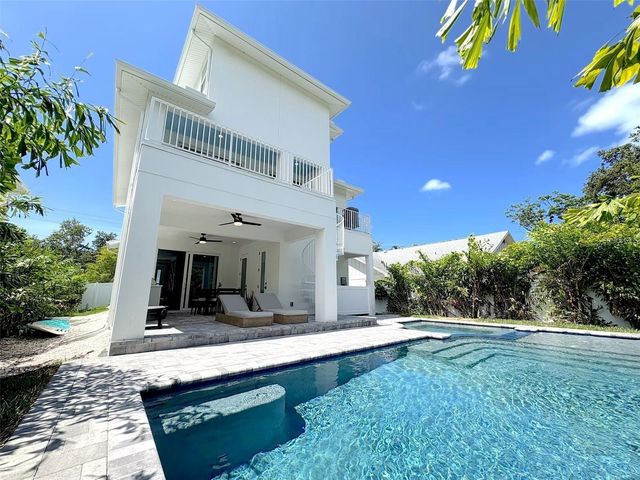 1647 SIESTA DRIVE, Sarasota, FL 34239