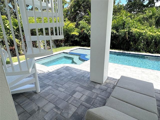 1647 SIESTA DRIVE, Sarasota, FL 34239