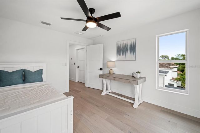 1647 SIESTA DRIVE, Sarasota, FL 34239