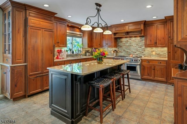 1 Curtis Trl, Bridgewater Twp., NJ 08836