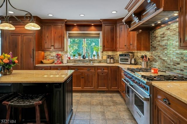 1 Curtis Trl, Bridgewater Twp., NJ 08836